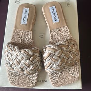Never worn Steve Madden Beige sandals size 7